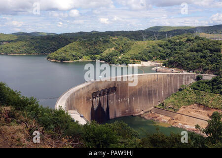 Peking, China. 28. März, 2018. Foto am 28. März 2018 zeigt die Kariba Dam in Simbabwe getroffen. Credit: Zhang Yuliang/Xinhua/Alamy leben Nachrichten Stockfoto