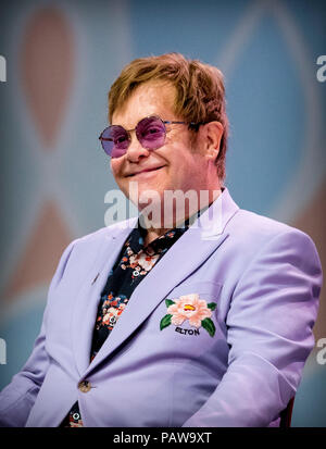 Amsterdam, Niederlande. 23. Juli 2018. AMSTERDAM, NIEDERLANDE, 24. JULI 2018 Elton John während der Internationalen AIDS-Konferenz am 23. Juli 2018 in Amsterdam, Niederlande. (Foto von Patrick Van Katwijk/Getty Images) | Quelle: dpa/Alamy leben Nachrichten Stockfoto