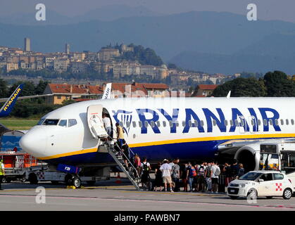 Orio al Serio, Italien. 25. Juli, 2018. Flughafen Orio al Serio, Streik der Ryanair Unternehmen, Unbehagen der Passagiere und Flugzeuge auf der Strecke (Maurizio Maule, Mailand - 2018-07-25) ps das Foto verwendet werden können, wobei der Kontext, in dem es aufgenommen wurde, und ohne beleidigende Absicht, den Anstand der Menschen Credit: Unabhängige Fotoagentur Srl/Alamy Leben Nachrichten vertreten Stockfoto