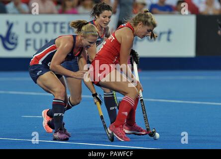 London, Großbritannien. 25. Juli, 2018. Sarah Haycroft (ENG) hält die Kugel. USA V England. Match 12. Pool B Hockey der Frauen-WM 2018. Lee Valley Hockey Centre. Queen Elizabeth Olympic Park. Stratford. London. UK. 25.07.2018. Credit: Sport in Bildern/Alamy leben Nachrichten Stockfoto