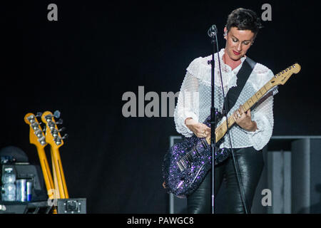 Mailand Italien. 25. Juli 2018. Die kanadisch-Sängerin und Schauspielerin Alanis Morissette führt live auf der Bühne Ippodromo Snai San Siro während der 'Milano Sommer Festival": Rodolfo Sassano/Alamy leben Nachrichten Stockfoto