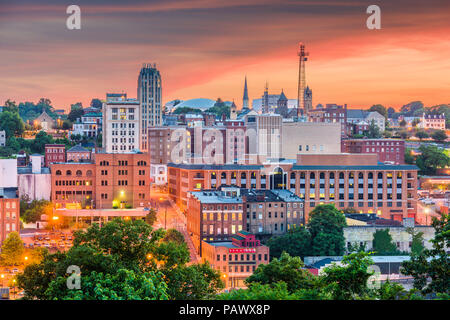 Lynchburg, Virginia, USA Innenstadt Skyline in der Abenddämmerung. Stockfoto