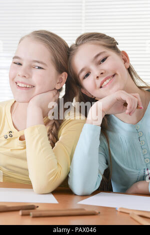 Schöne Mädchen Hausaufgaben Stockfoto