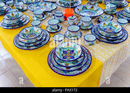 PUEBLA, MEXIKO - 30.Oktober 2016: Einrichtung der Shop die verkauft Waren aus talavera, Mexikanische traditionelle Art der Majolika Keramik, distinguishe Stockfoto