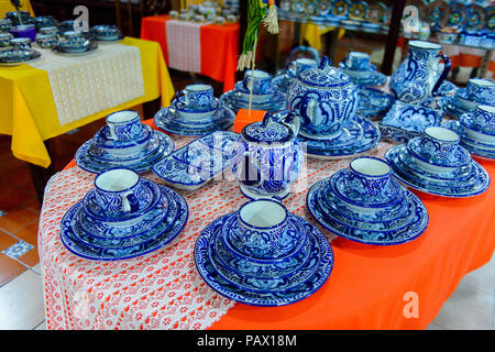 PUEBLA, MEXIKO - 30.Oktober 2016: Einrichtung der Shop die verkauft Waren aus talavera, Mexikanische traditionelle Art der Majolika Keramik, distinguishe Stockfoto