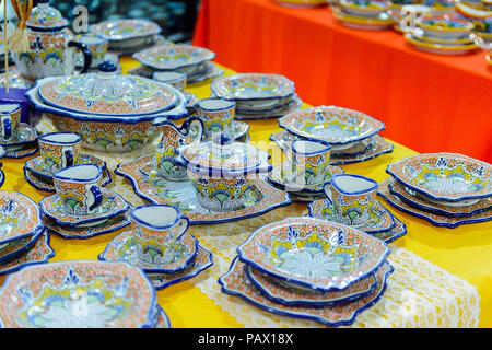 PUEBLA, MEXIKO - 30.Oktober 2016: Einrichtung der Shop die verkauft Waren aus talavera, Mexikanische traditionelle Art der Majolika Keramik, distinguishe Stockfoto