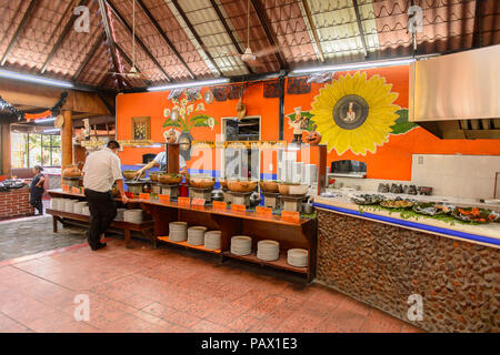 OAXACA, MEXIKO - Nov 1, 2016: das Interieur des Restaurants La Choza del Koch in Oaxaca, der Ort mit den nationalen mexikanischen Essen Stockfoto