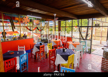 OAXACA, MEXIKO - Nov 1, 2016: das Interieur des Restaurants La Choza del Koch in Oaxaca, der Ort mit den nationalen mexikanischen Essen Stockfoto