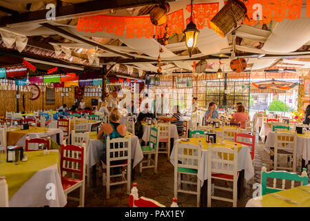 OAXACA, MEXIKO - Nov 1, 2016: das Interieur des Restaurants La Choza del Koch in Oaxaca, der Ort mit den nationalen mexikanischen Essen Stockfoto