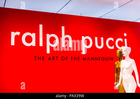 NEW YORK, USA - Okt 8, 2015: Kunst der Schaufensterpuppe Sammlung von Ralph Pucci im Museum für Kunst und Design (MAD), Manhattan, New York. Es war establishe Stockfoto