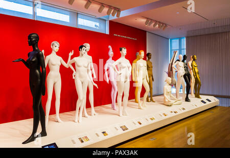 NEW YORK, USA - Okt 8, 2015: Kunst der Schaufensterpuppe Sammlung von Ralph Pucci im Museum für Kunst und Design (MAD), Manhattan, New York. Es war establishe Stockfoto