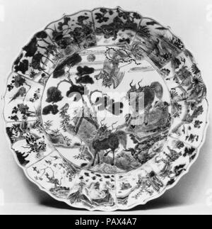 Platte mit Phoenix und mythischen Qilin. Kultur: China. Abmessungen: Durchm. 11. (27,9 cm). Datum: 1678-88. Museum: Metropolitan Museum of Art, New York, USA. Stockfoto