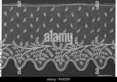 Kantenmaterial. Kultur: Französisch. Abmessungen: L 23 x W. 5 1/2 Zoll 58,4 x 14,0 cm. Datum: Ende des 18. Anfang des 19. Jahrhunderts. Super spitze der Sammlung des Metropolitan Museum wurde begonnen, als das Museum den Ersten unter den amerikanischen Museen wurde eine permanente Sammlung von Spitzen mit der Abnahme der McCallum Sammlung im Jahre 1879 und die Nachlässe von Frau John Jacob Astor, Frau Robert L. Stuart, Frau Augustus Cleveland zu organisieren, und Frau A.-W. Winter kurz danach. 1893 ein Darlehen Sammlung von antiken Schnürsenkel an Columbian Exposition der Welt in Chicago gezeigt wurde von einem Ausschuß von New York montiert Stockfoto