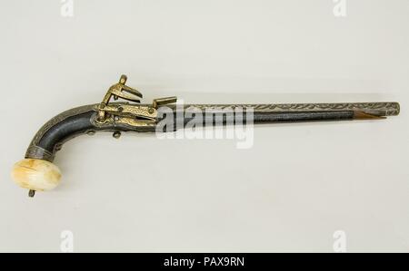 Miquelet Pistole. Kultur: Kaukasisch. Abmessungen: L 17 cm. (44,1 cm); L. des Zylinders 12 1/4 in. (31,1 cm); Cal. .54 in (13,7 mm); Wt. 1 lb. 11.5 oz. (779.6 g). Datum: 19. Jahrhundert; Griff, vom A.H. 1268/A.D. 1851-2. Museum: Metropolitan Museum of Art, New York, USA. Stockfoto