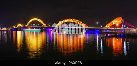 Da Nang, Vietnam - May 22, 2018. Nacht der Drachen Brücke in Da Nang, Vietnam. Da Nang Vietnam ist eine der wichtigsten Hafenstädte. Stockfoto