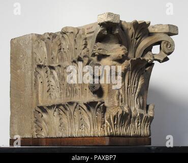 Eingerückt. Kultur: Französisch. Abmessungen: Insgesamt: 11 5/8 x 9 3/4 x 17 1/2 in. (29,5 x 24,8 x 44,5 cm). Datum: Ende des 12. Jahrhunderts. Museum: Metropolitan Museum of Art, New York, USA. Stockfoto