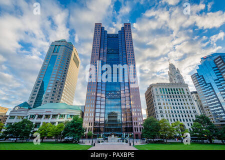 Moderne Gebäude entlang der High Street in der Innenstadt von Columbus, Ohio. Stockfoto