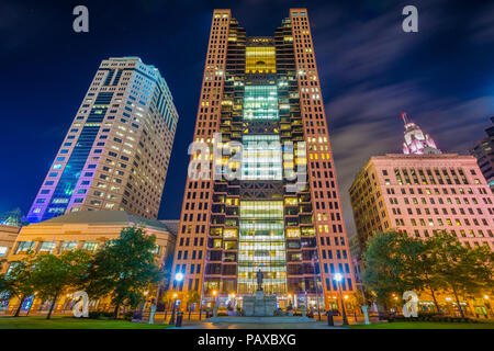 Moderne Gebäude in der Nacht, in der Innenstadt von Columbus, Ohio Stockfoto