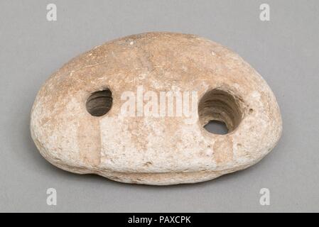 Wiegen Sie die Device (Fisch net Sinker?). Abmessungen: l. 10,1 cm (4 in). Dynastie: Dynasty 19-20. Datum: Ca. 1295-1070 v. Chr.. Museum: Metropolitan Museum of Art, New York, USA. Stockfoto