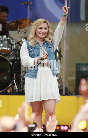 Singer-songwriter Demi Lovato führt während ABC's "Good Morning America" an Rumsey Spielfeld am 28. Juni 2013 in New York City. Stockfoto