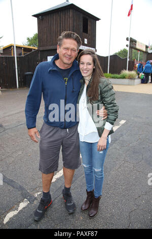 Premiere von Karl May Festspiele am Kalkfelsen, Bad Segeberg Mit: joshy Peters mit thunfischwadenfänger Daniela Wo: Hamburg, Deutschland Wann: 23 Jun 2018 Credit: Becher/WENN.com Stockfoto