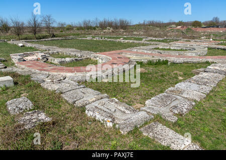 Ruinen der Hauptstadt des Ersten Bulgarischen Reiches mittelalterliche Festung Pliska, Region Shumen, Bulgarien Stockfoto