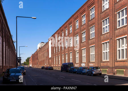 Historische Gebäude der ehemaligen Gasmotorenfabrik Deutz der Klöckner Humboldt Deutz AG auf deutz-muelheimer Straße im Stadtteil Mülheim, Colo Stockfoto
