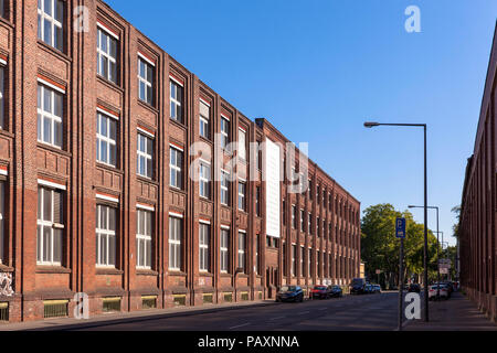 Historische Gebäude der ehemaligen Gasmotorenfabrik Deutz der Klöckner Humboldt Deutz AG auf deutz-muelheimer Straße im Stadtteil Mülheim, Colo Stockfoto