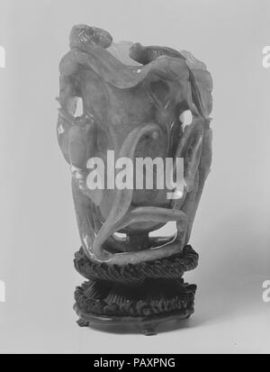 Vase. Kultur: China. Abmessungen: H. 4 1/2 in. (11,4 cm). Datum: 18. Museum: Metropolitan Museum of Art, New York, USA. Stockfoto