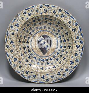 Gericht. Kultur: Spanisch. Abmessungen: Insgesamt: 16 in. (40,6 cm). Datum: 1430-1460. Museum: Metropolitan Museum of Art, New York, USA. Stockfoto