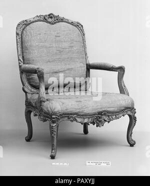 Sessel. Kultur: Französisch. Abmessungen: Insgesamt: 42 1/8 x 31 1/2 x 25 5/8 in. (107 × 80 × 65,1 cm). Datum: 18. Museum: Metropolitan Museum of Art, New York, USA. Stockfoto
