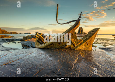 Wrack der Fischtrawler Admiral von tromp am Saltwick Bay in der Nähe von Whitby, North Yorkshire, England. Stockfoto