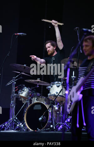 MIAMI BEACH, FL - Dezember 30: Daniel Platzman der Drachen vorstellen, während der Orange Bowl Beach Bash führt am 30 Dezember, 2015 in Miami Beach, Florida Personen: Daniel Platzman Stockfoto