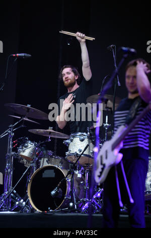 MIAMI BEACH, FL - Dezember 30: Daniel Platzman der Drachen vorstellen, während der Orange Bowl Beach Bash führt am 30 Dezember, 2015 in Miami Beach, Florida Personen: Daniel Platzman Stockfoto
