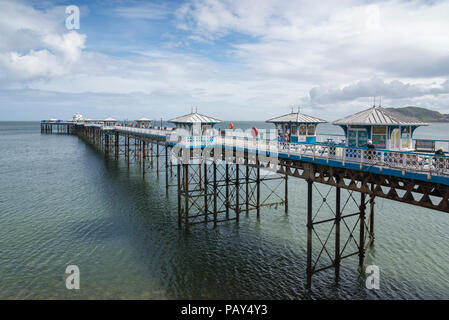 Die schönen Pier in Llandudno an der Küste von North Wales, UK. Stockfoto