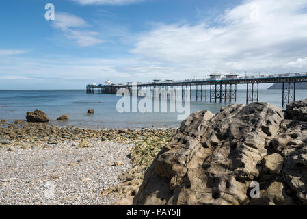 Die historischen viktorianischen Pier in Llandudno an der Küste von North Wales, UK. Stockfoto