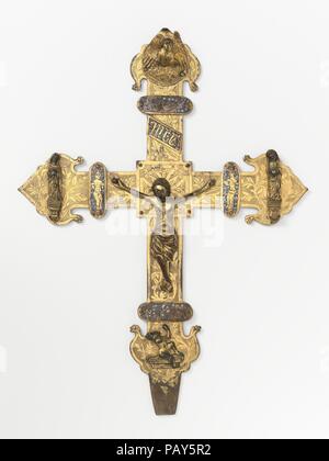 Vortragekreuz. Kultur: Spanisch. Abmessungen: Insgesamt: 24 1/8 x 18 1/8 in. (61,3 x 46 cm). Datum: Ende des 14. Jahrhunderts. Museum: Metropolitan Museum of Art, New York, USA. Stockfoto