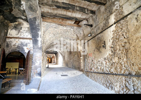 SANTO STEFANO DI SESSANIO (L'Aquila), Italien - 25 AUGUST 2017 - Malerische Gericht im italienischen Dorf. Stockfoto