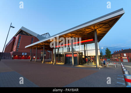 Liverpool Football Clubs atemberaubende neue Mega Store in 2018 ist Teil der Vereine, die Regeneration der Anfield Stadion eröffnet. Stockfoto