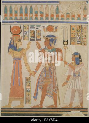 Ramses III. und Prinz Amenherkhepeshef vor Hathor. Artist: Nina de Garis Davies (1881-1965). Abmessungen: Telefax: h. 94,5 cm (37 1/4 in); w. 64,5 cm (25 3/8 in) Maßstab ca. 2:5 gerahmt: h. 87,3 cm (34 3/8 in); w. 67,3 cm (26 1/2 in). Dynastie: Dynasty 20. Herrschaft: Herrschaft von Ramses III. Datum: Original Ca. 1184-1153 v. Chr.. Dieses Faksimile Kopien einer Szene im Grab des Prinzen Amenherkhepeshef im Tal der Königinnen. Es zeigt den Prinzen nach seinem Vater, Ramses III., die von der Göttin Hathor geführt wird. Amenherkhepeshef trägt ein Sidelock-schnittstellen ab der Haare, symbolisch für die Jugend. Der König trägt eine El Stockfoto