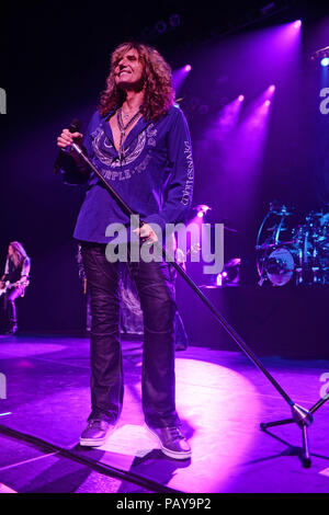 HOLLYWOOD FL - 05. August: Joel Hoekstra, Reb Beach und Michael Devin von Whitesnake durchführen im Hard Rock Live im Seminole Hard Rock Hotel & Casino am 5. August statt, 2015 in Hollywood, Florida Personen: David Coverdale Stockfoto