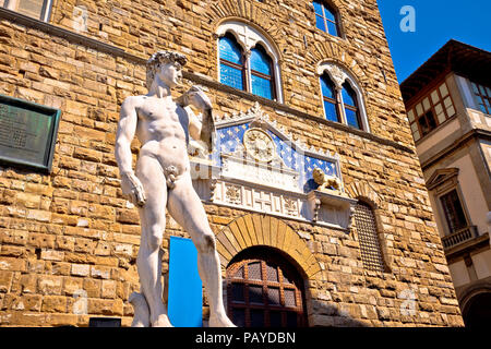 Piazza della Signoria Statue des David von Michelangelo und Palazzo Vecchio von Florenz, Region Toskana Italien Stockfoto