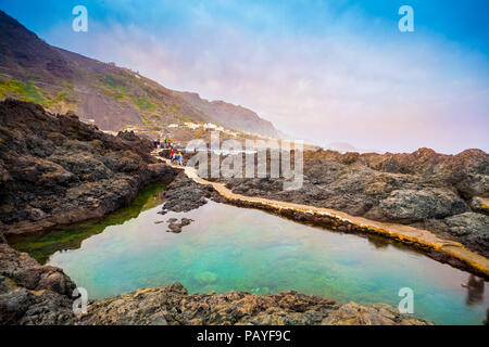 Schöne Landschaft mit traditionellen Schwimmbäder in der Stadt Garachico, Teneriffa, Kanarische Inseln, Spanien Stockfoto