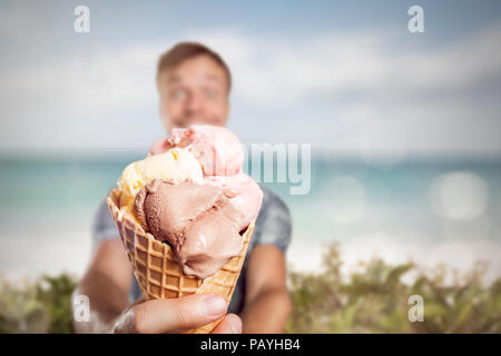 Mann mit einem großen Eis Stockfoto