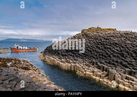 Die Insel Staffa und Fingals Höhle. Argyll in Schottland. Stockfoto