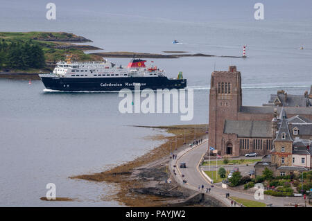 Das Clansman Autofähre nähern Oban Hafen Argyll. Schottland. Stockfoto