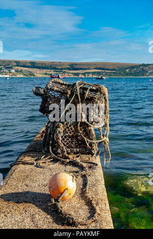 Swanage, Dorset England Juli 25, 2018 Hummer Töpfen auf einem Steg im Hafen Stockfoto