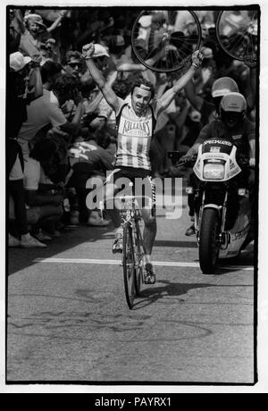 Irische Radprofi Alan McCormick feiert seinen Gewinn während der Coors Internationale Fahrrad Classic Bike Race am 14. August 1985 in Bismarck, CO. Foto von Francis Specker Stockfoto