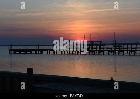 North Carolina Sonnenuntergang über Docks Stockfoto