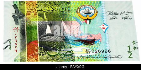 VELIKIE LUKI, Russland - Juli 30, 2015: 0,5 Kuwaitischen dinar Bank Note. Kuwaitischen Dinar ist die nationale Währung der Kuwait Stockfoto